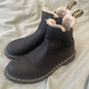 Dr Martens 2976 womens faux fur lined Chelsea boots